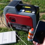 これは便利かも…カセットボンベを燃料に使用した軽量設計の発電機