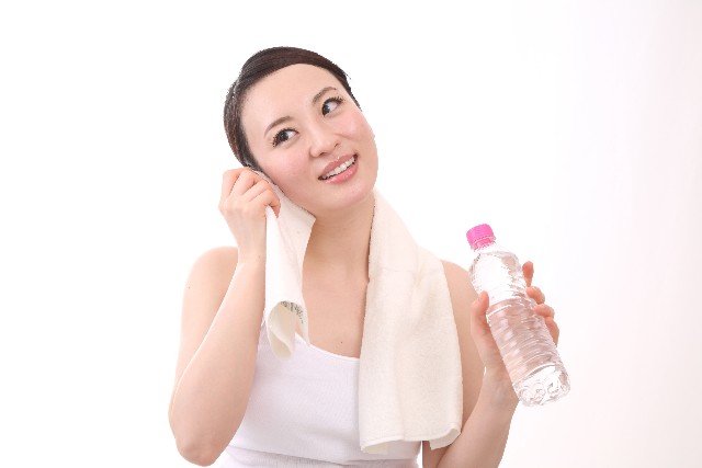 多汗は服が濡れる、加齢臭を伴うなどデメリットが多い