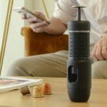 どこでも淹れたてのコーヒーが飲めるよ！電源不要の小型エスプレッソメーカー