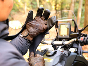 バイク用グローブならドッペルギャンガーのMOTORCYCLE OVER GLOVES